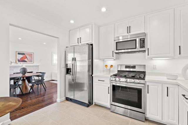 3123 Wessex Way, Redwood City CA: https://media.crmls.org/mediaz/12cf84bb-f3f4-44f3-98d0-3992a71a42a8.jpg