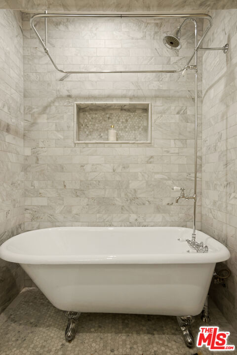 225 S Ardmore Avenue, Los Angeles CA: https://media.crmls.org/mediaz/12cfe6eb-cffa-4165-baec-ea5c0ac3d2b3.jpg