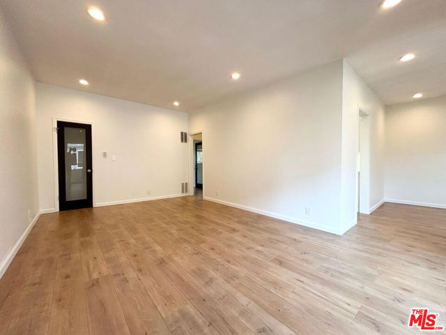 1148 N Formosa Avenue, West Hollywood CA: https://media.crmls.org/mediaz/12d03809-05b9-4443-a52b-018d7611fa54.jpg