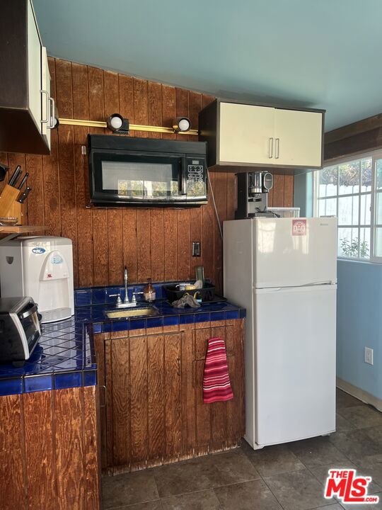 7645 Genesta Avenue, Van Nuys CA: https://media.crmls.org/mediaz/12d0c43c-fd15-4199-a323-4a1c80ee1046.jpg