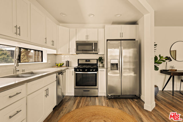 950 N Kings Road, West Hollywood CA: https://media.crmls.org/mediaz/12d12e43-b58f-4fa7-be88-2420031618d7.jpg