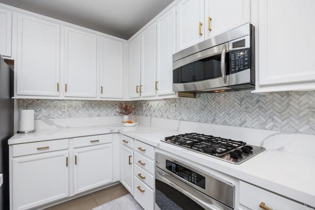 Detail Gallery Image 8 of 29 For 3428 Filoli Circle, Carlsbad,  CA 92009 - 3 Beds | 3/1 Baths