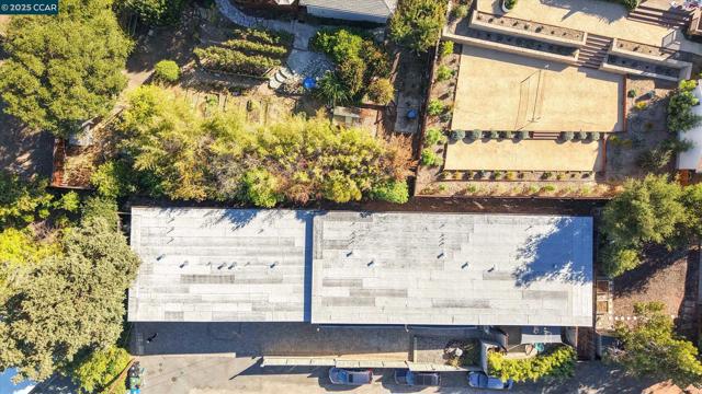 891 Bell Street, Lafayette CA: https://media.crmls.org/mediaz/12d1363c-f3c9-4e9b-a9da-0a24803d11d1.jpg