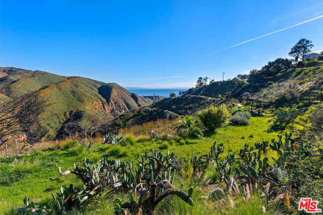 2700 Hume Road, Malibu CA: https://media.crmls.org/mediaz/12d15a55-5c8b-4c74-abe7-38154ffc00b5.jpg