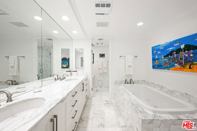 10430 Wilshire Boulevard, Los Angeles CA: https://media.crmls.org/mediaz/12d16557-dda2-4f6f-a1b9-52167309a8b7.jpg
