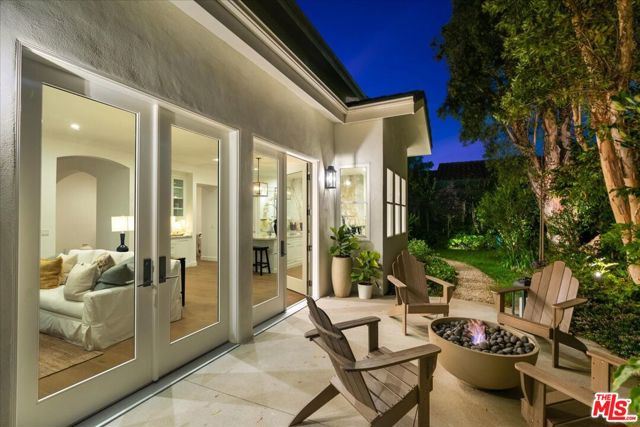 1664 Amherst Avenue, Los Angeles CA: https://media.crmls.org/mediaz/12d16c1e-52fa-47d4-a90d-b23aef40f04a.jpg