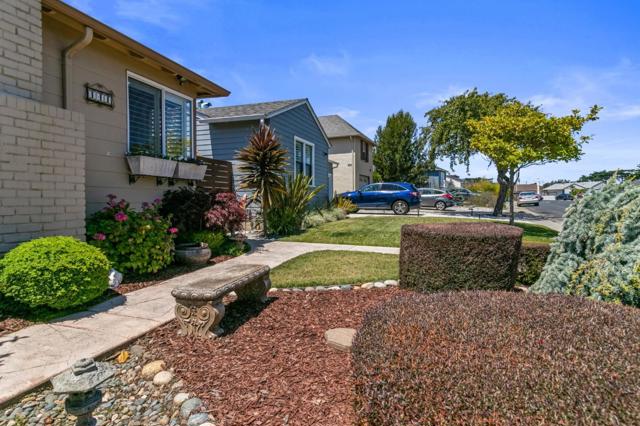 141 Knoll Circle, South San Francisco CA: https://media.crmls.org/mediaz/12d178d7-da4d-419a-ad2f-ed6b28694ff9.jpg