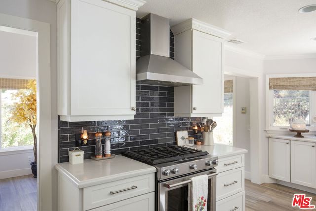 26430 Emerald Dove Drive, Valencia CA: https://media.crmls.org/mediaz/12d17eae-5fea-4054-b4d4-fe3850e606af.jpg