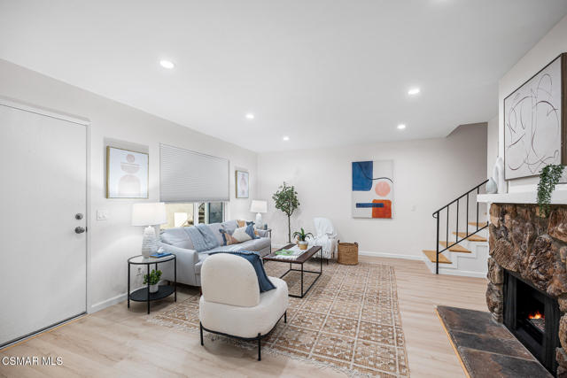 577 Spring Road, Moorpark CA: https://media.crmls.org/mediaz/12d1df56-df79-4464-89b4-b28840053085.jpg