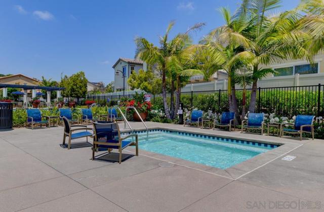 6698 Spartina Ct, Carlsbad CA: https://media.crmls.org/mediaz/12d1f2f6-5cc0-4472-8e35-2974650466db.jpg