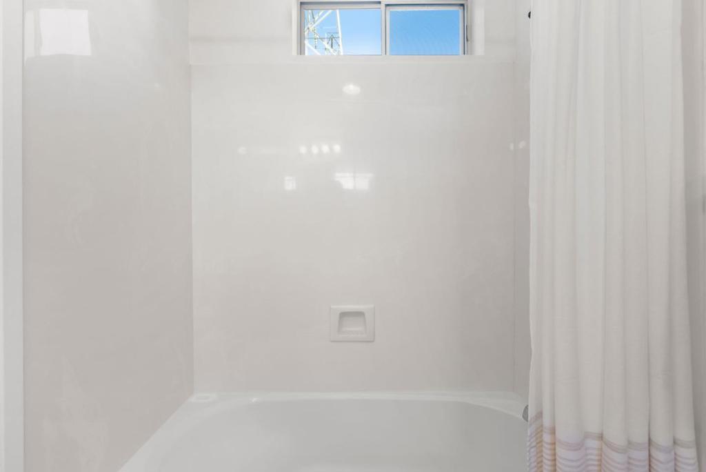 https://media.crmls.org/mediaz/12d20f00-48be-419c-ae17-01b174835f77.jpg?preset=X-Large