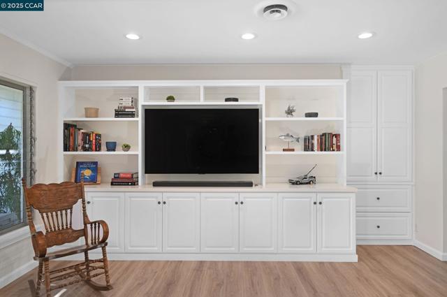 1536 Maynard St, Concord CA: https://media.crmls.org/mediaz/12d249dd-4645-4e12-a955-9459741083dd.jpg