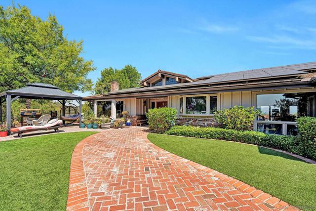 17505 Corte Lomas Verde, Poway CA: https://media.crmls.org/mediaz/12d2adbb-f1e8-4365-ac66-5cf1e507f6a1.jpg