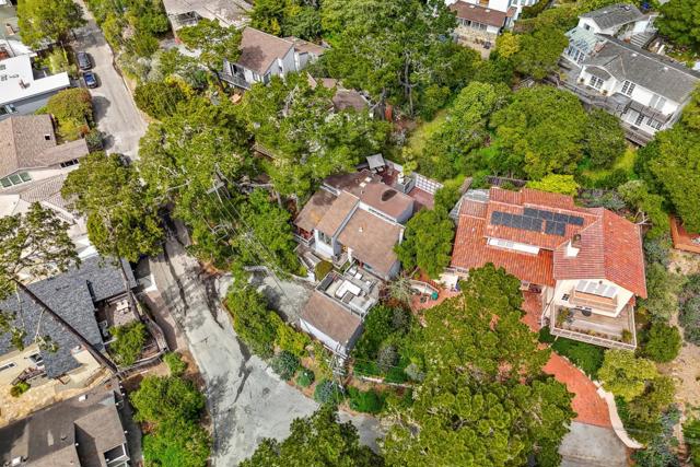 24805 Lower Trail, Carmel CA: https://media.crmls.org/mediaz/12d2e8d4-e2e0-4080-8fc1-94d9bb61bf8c.jpg