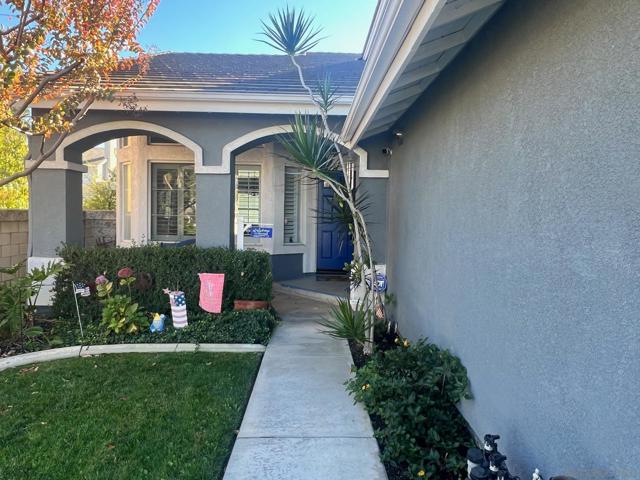 260 Sierra Madre Way, Corona CA: https://media.crmls.org/mediaz/12d2ff3c-28ea-4983-82f1-db16d8b7d150.jpg