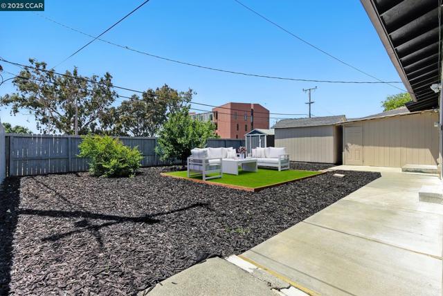 1015 Falcon Dr, Vallejo CA: https://media.crmls.org/mediaz/12d336c5-b5d3-4956-b1ef-f4877103d4a6.jpg
