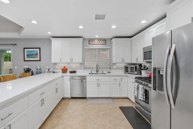 27250 Nortada Drive, Cathedral City CA: https://media.crmls.org/mediaz/12d37796-03ab-49fd-925b-bbbb65b2f10c.jpg