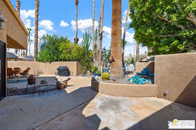 2910 Cervantes Court, Palm Springs CA: https://media.crmls.org/mediaz/12d429ab-7113-4e55-97f4-e4aaf9616cec.jpg