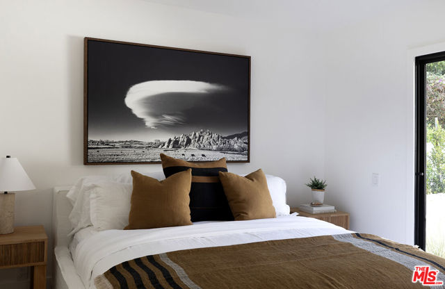 20374 Seaboard Road, Malibu CA: https://media.crmls.org/mediaz/12d44547-1728-4155-b322-54fd2587695e.jpg