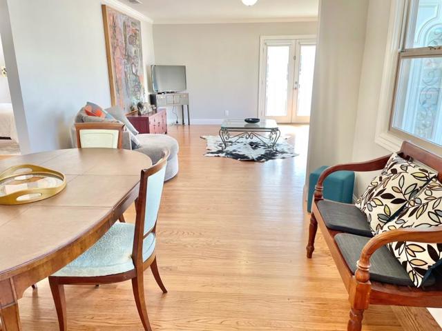 600 7th Avenue, San Mateo CA: https://media.crmls.org/mediaz/12d44599-caf7-47c1-9e5a-ffaf7c1892c8.jpg