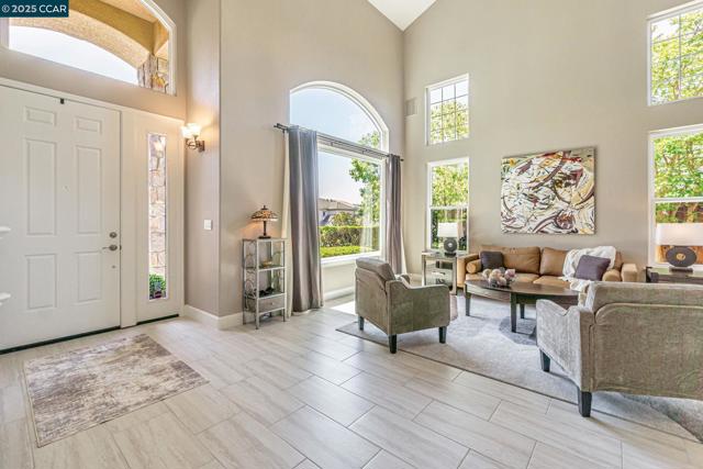 1039 Rolling Woods Way, Concord CA: https://media.crmls.org/mediaz/12d462b0-8e1c-4a7a-82c4-e52fc23fdba5.jpg