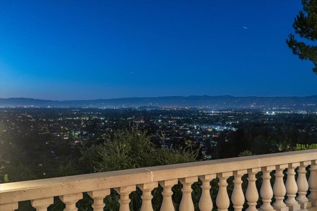 https://media.crmls.org/mediaz/12d4dfb0-e85e-43b4-9214-ae587f23b038.jpg?preset=X-Large