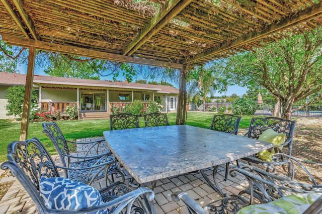 10495 Garcia Lane, Gilroy CA: https://media.crmls.org/mediaz/12d573cc-32e9-4a0d-9b31-f679aa272360.jpg