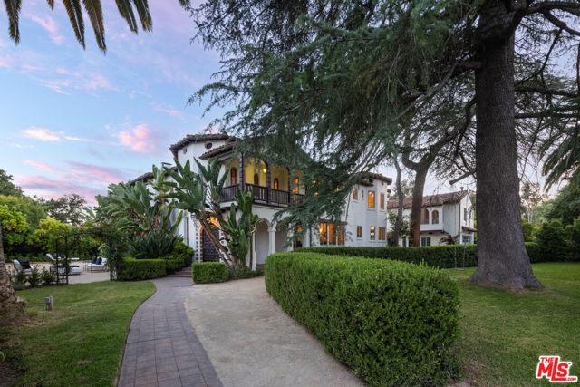 205 S Lomita Avenue, Ojai CA: https://media.crmls.org/mediaz/12d5917e-9852-4c37-9f03-a6e0c637d12b.jpg