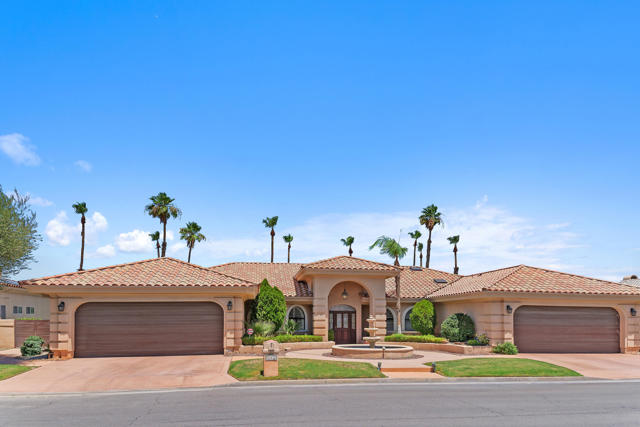 346 Crest Lake Drive, Palm Desert CA: https://media.crmls.org/mediaz/12d5cac5-d2d0-412f-ac14-af0365661b44.jpg