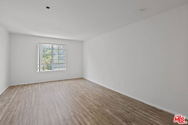 11711 Ohio Avenue, Los Angeles CA: https://media.crmls.org/mediaz/12d62658-5b26-4c7e-9925-e75ca67a82cd.jpg