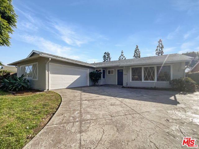 226 Calle La Sombra, Camarillo CA: https://media.crmls.org/mediaz/12d7416a-2f43-4c0c-a1ff-1479360b2fe4.jpg