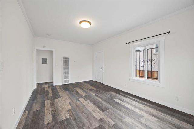 8850 Dowling Street, Oakland CA: https://media.crmls.org/mediaz/12d76e25-aca2-459d-9877-74e4e0ada5c1.jpg