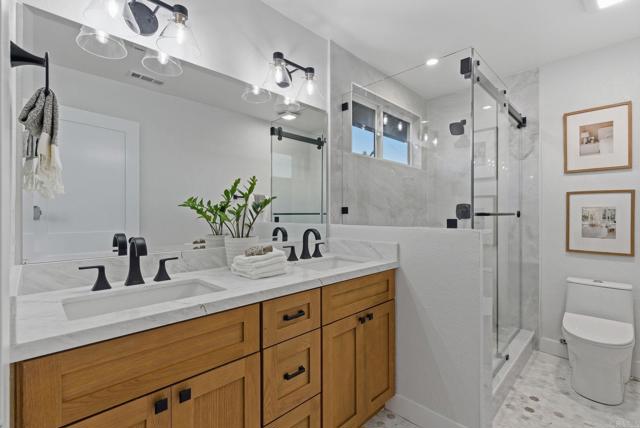 Detail Gallery Image 33 of 41 For 2002 Ladera Ct, Carlsbad,  CA 92009 - 4 Beds | 2 Baths