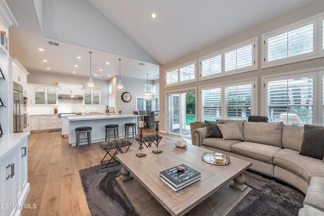 48 Golden Glen Drive, Simi Valley CA: https://media.crmls.org/mediaz/12d7b6e5-ae0c-4d07-aa7d-49f40a4d5384.jpg