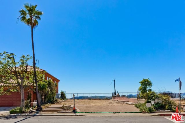 1648 Chastain, Pacific Palisades CA: https://media.crmls.org/mediaz/12d7c18e-7b7d-49c3-adb1-ce121843e955.jpg