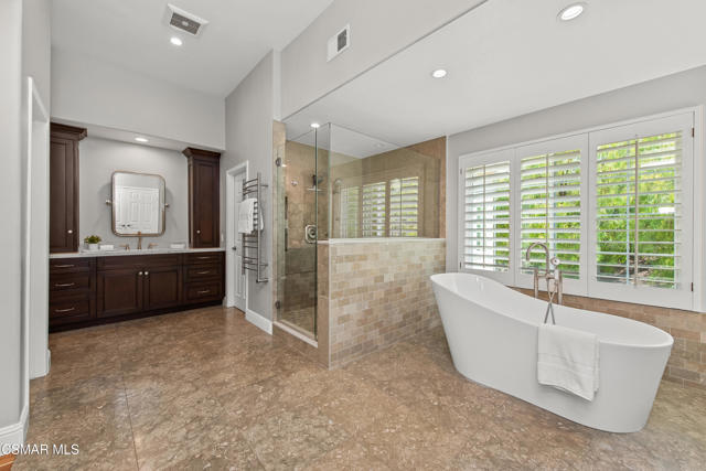 2445 Ranchgrove Drive, Westlake Village CA: https://media.crmls.org/mediaz/12d7f258-6abd-40de-978f-0af5fd1a0d1b.jpg