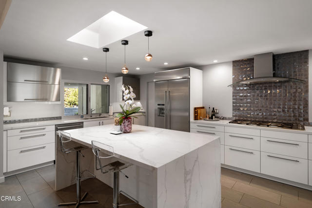 3351 Country Club Drive, Glendale CA: https://media.crmls.org/mediaz/12d7fdc5-d82b-4712-96d6-7732de68768c.jpg