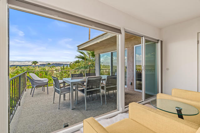 2002 Southridge Drive, Palm Springs, CA 92264