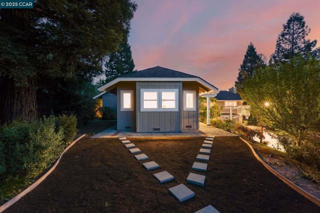 9 Irvine Drive, Moraga CA: https://media.crmls.org/mediaz/12d82559-8c77-4e04-8aae-37775abfc61a.jpg