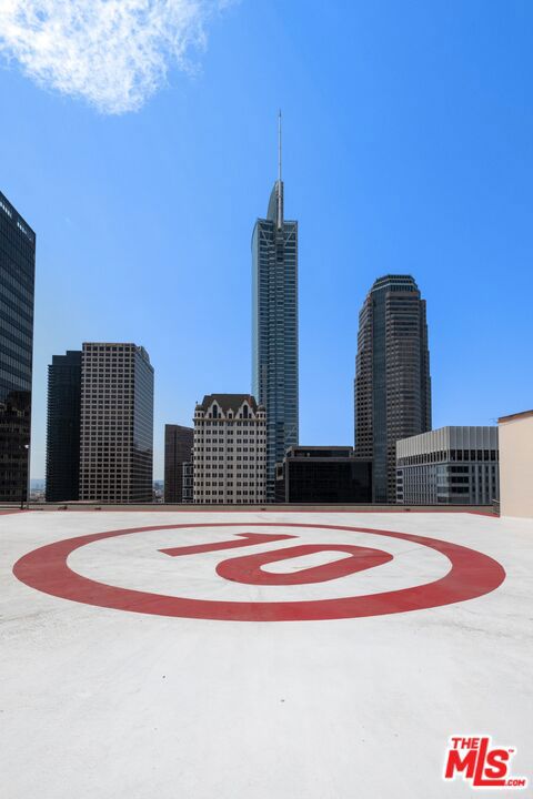 655 S Hope Street, Los Angeles CA: https://media.crmls.org/mediaz/12d8a3fe-cd99-44dd-92f0-33375c629923.jpg