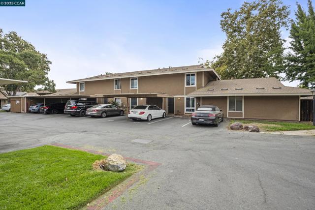 2065 Olivera Rd, Concord CA: https://media.crmls.org/mediaz/12d94d37-030b-46ac-a2e1-68bf6f599b60.jpg