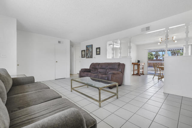 42570 Stephani Circle, Palm Desert CA: https://media.crmls.org/mediaz/12d9bb0b-e1b6-43a3-9b22-37385c777ad4.jpg