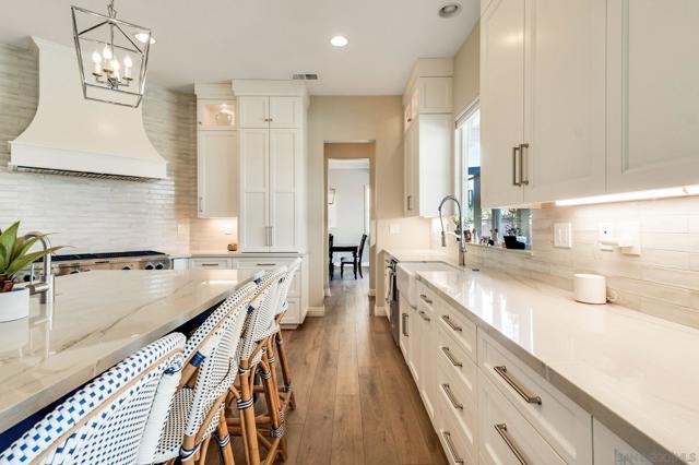 571 Lynwood Dr, Encinitas CA: https://media.crmls.org/mediaz/12d9c9e0-6a02-4777-8d49-f5fe3bf93704.jpg