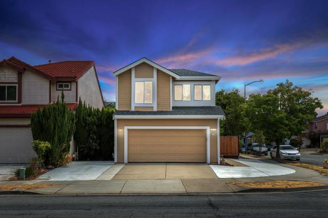 34348 Siward Drive, Fremont CA: https://media.crmls.org/mediaz/12da0218-9adb-4b02-ac06-4a6f761d69ff.jpg