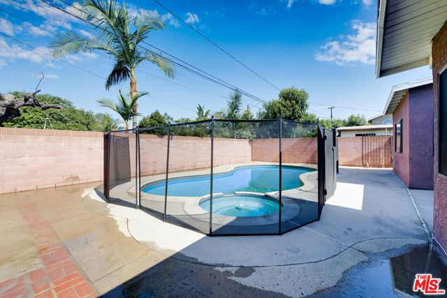 5633 Cedarglen Drive, Azusa CA: https://media.crmls.org/mediaz/12dadb1d-7003-4e4e-a0c9-e2c543d47ef0.jpg