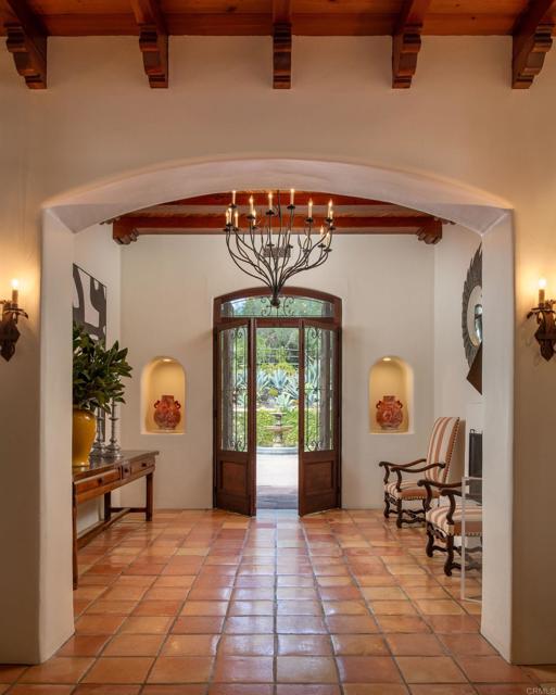 17484 El Vuelo, Rancho Santa Fe CA: https://media.crmls.org/mediaz/12dae342-b5eb-471b-8251-d28aa445a6e2.jpg