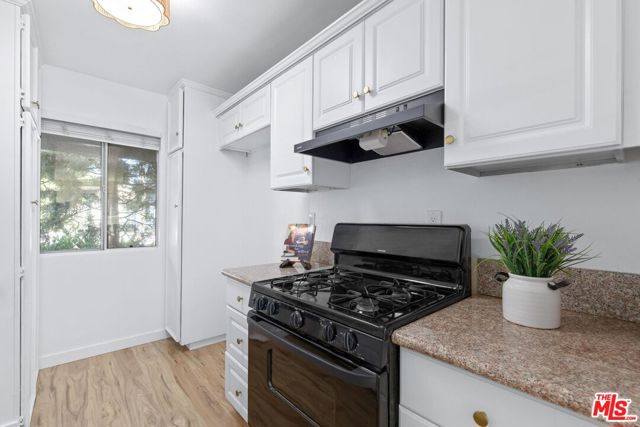 20134 Leadwell Street, Winnetka CA: https://media.crmls.org/mediaz/12db81e3-eff5-4c09-91a5-2bef28851cdf.jpg