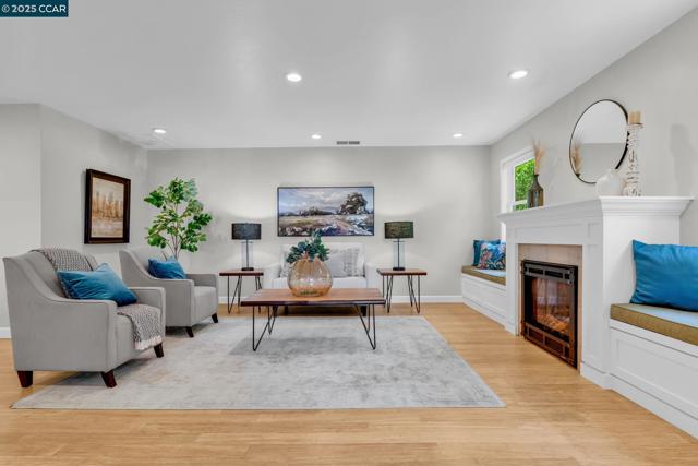 81 MAPLE LANE, Walnut Creek CA: https://media.crmls.org/mediaz/12dbc8a5-81bf-49af-be40-1903e5e37b61.jpg