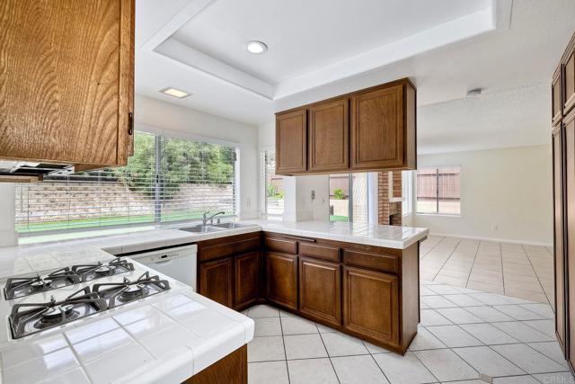 169 Camino Entrada, Chula Vista CA: https://media.crmls.org/mediaz/12dbedc2-69a1-4006-b2af-7e76db4bf565.jpg