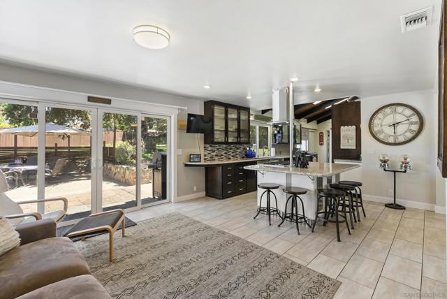 2824 Scenic View Rd, Alpine CA: https://media.crmls.org/mediaz/12dc00e1-ee95-40c5-8c17-756daa64c888.jpg